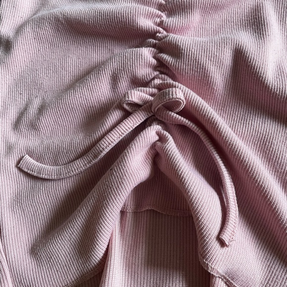 ⭐️3 for 25 BUNDLE⭐️ Long Sleeved Tie-up Scrunched Crop-top: Light Pink - Picture 3 of 5